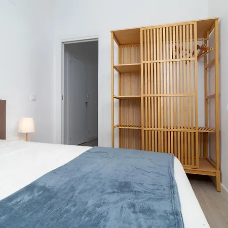 Con Encanto En Calle Pizarro * Santander