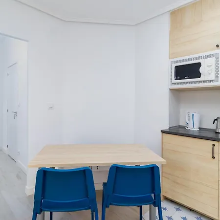 Con Encanto En Calle Pizarro * Santander